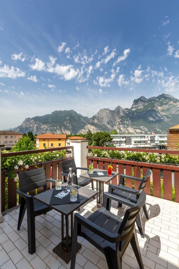 Hotel Santoni Freelosophy *** Torbole Sul Garda Exterior foto